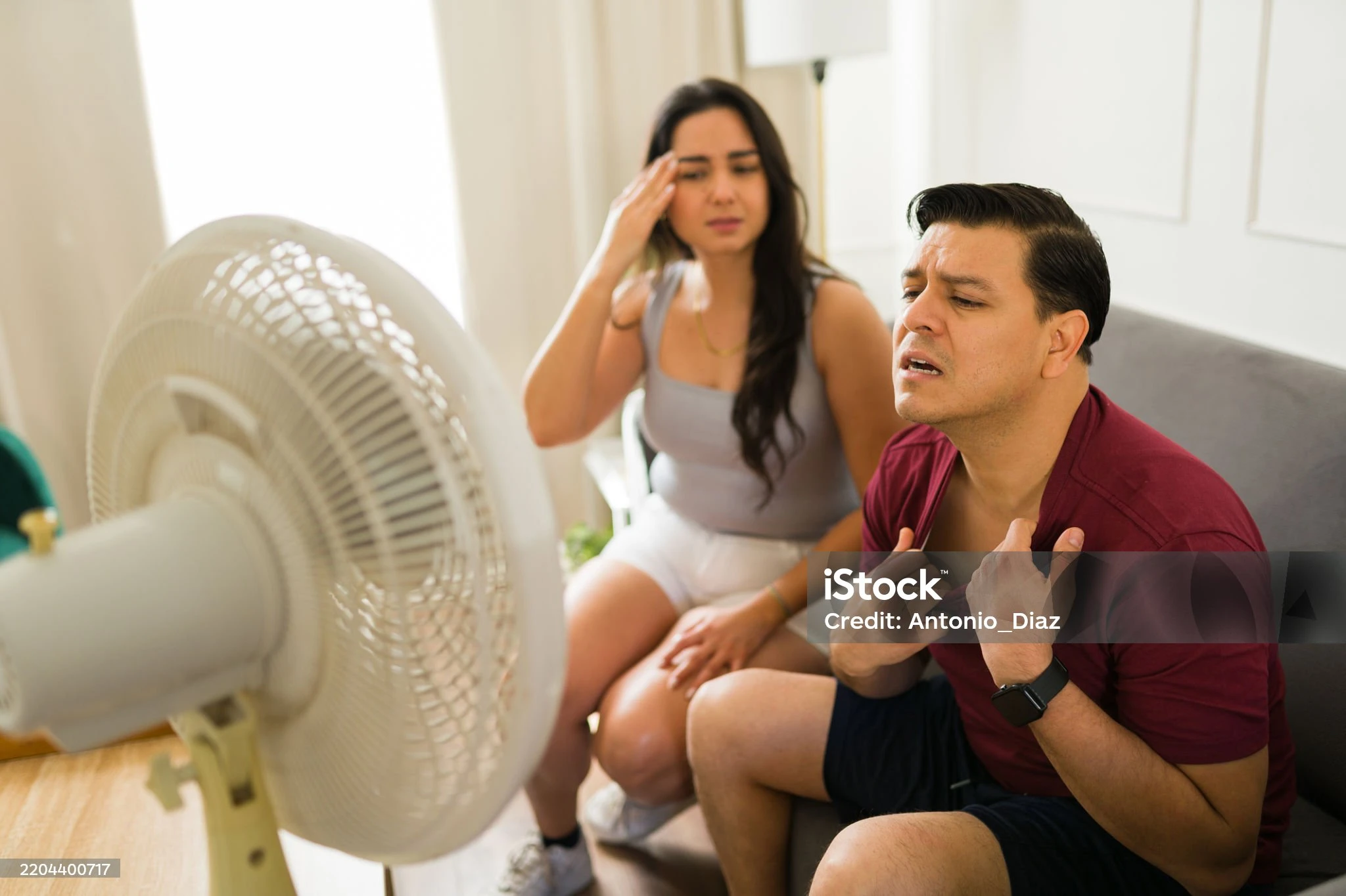 Как одеваться в жару: врачи дали важные советы